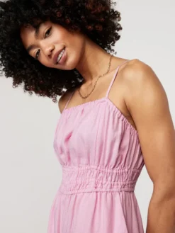 Old Navy Waist-Defined Linen-Blend Cropped Smocked Cami Jumpsuit For Women 19 Old Navy Waist-Defined Linen-Blend Cropped Smocked Cami Jumpsuit For Women -LuxeWear Sales Store https3A2F2Foldnavy.gapcanada.ca2Fwebcontent2F00522F6562F0292Fcn52656029.jpg 640x