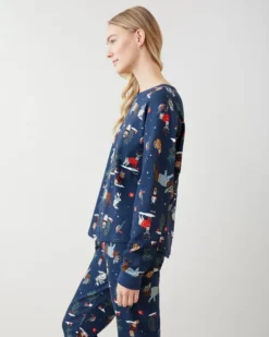 Womens Winter Wonderland Pajama Top -LuxeWear Sales Store https3A2F2Fwww.roots .com2Fdw2Fimage2Fv22FBGGS PRD2Fon2Fdemandware.static2F 2FSites roots master catalog2Fdefault2Fdw0c9ea9af2Fimages2F38180060 C45 c.jpg3Fsw3D120026sh3D120026sm3Dfit 640x