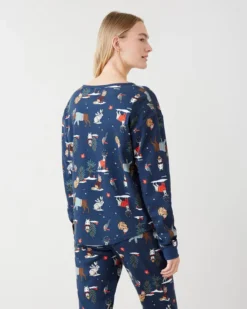 Womens Winter Wonderland Pajama Top -LuxeWear Sales Store https3A2F2Fwww.roots .com2Fdw2Fimage2Fv22FBGGS PRD2Fon2Fdemandware.static2F 2FSites roots master catalog2Fdefault2Fdwdfae5b202Fimages2F38180060 C45 d.jpg3Fsw3D120026sh3D120026sm3Dfit 640x